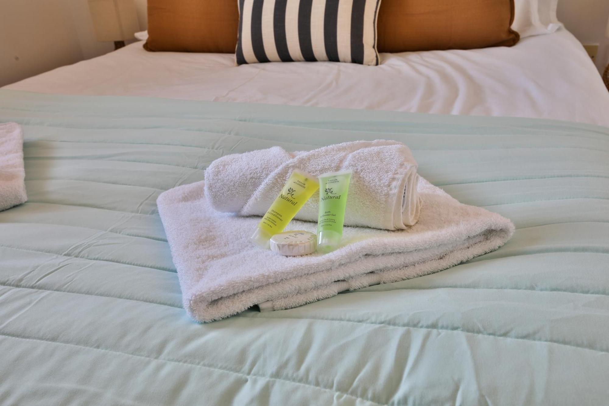 Stayright 2 Bed Beach House With Private Parking- Next To Barry Beach And Jackson Bay ภายนอก รูปภาพ