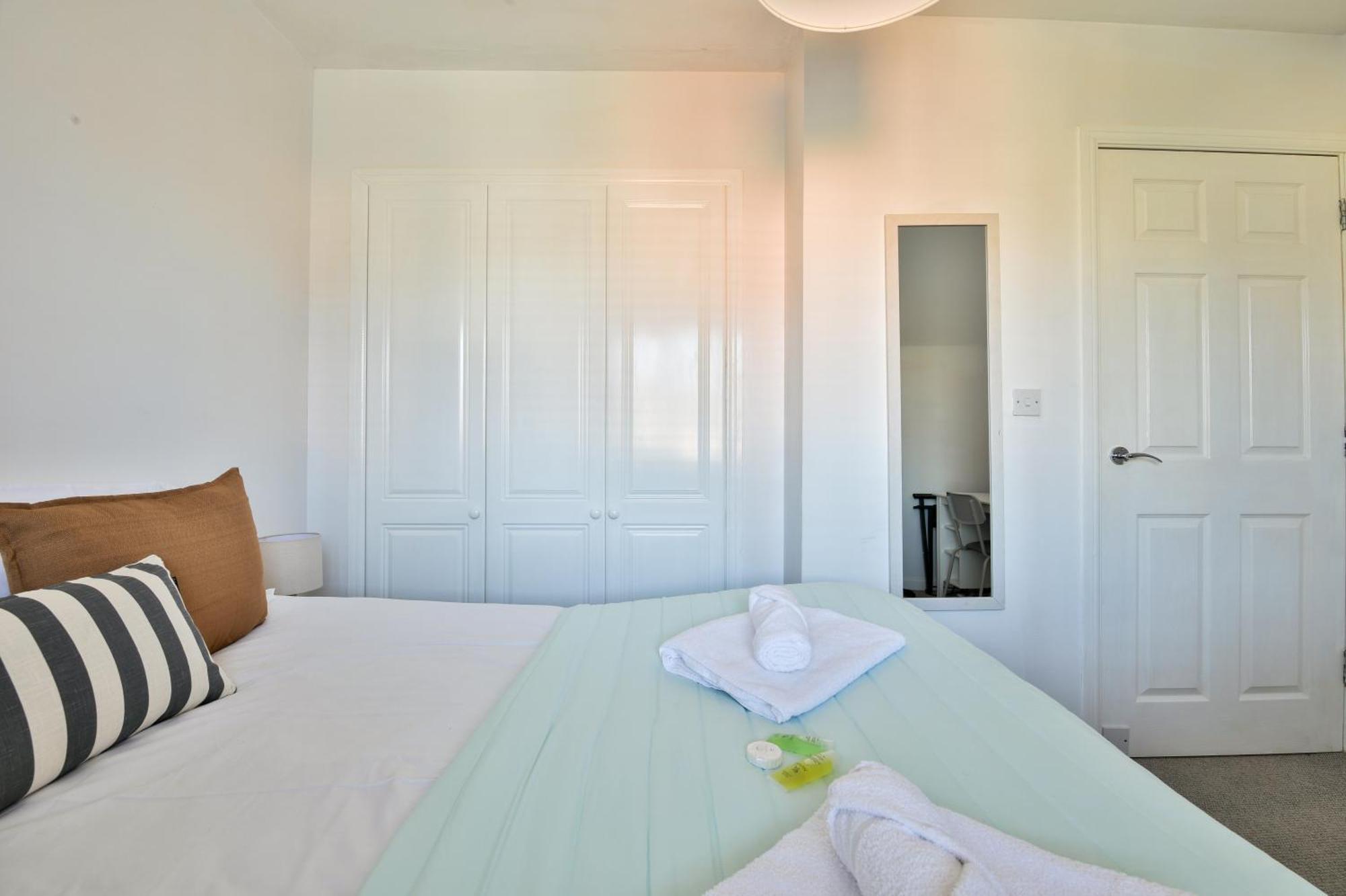Stayright 2 Bed Beach House With Private Parking- Next To Barry Beach And Jackson Bay ภายนอก รูปภาพ