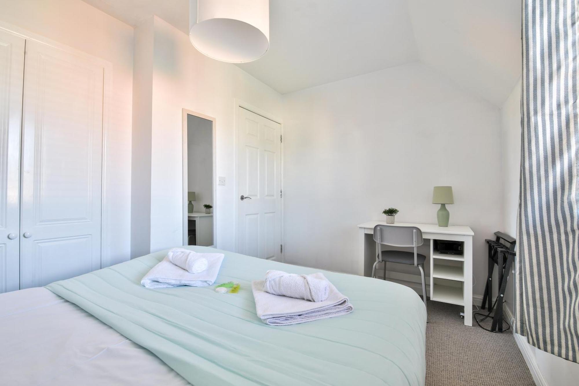 Stayright 2 Bed Beach House With Private Parking- Next To Barry Beach And Jackson Bay ภายนอก รูปภาพ